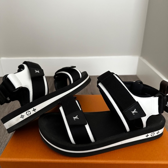 Louis Vuitton sandals - Picture 3 of 5